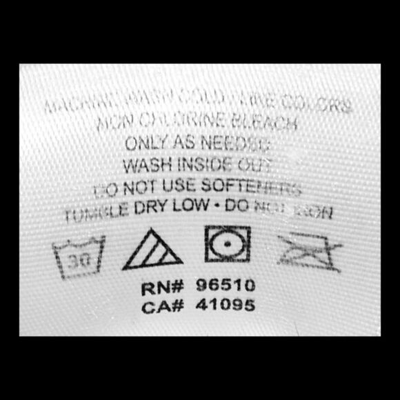 UNDER ARMOUR Women's Athletic Top with 🥵 heat gear. - Picture 11 of 14